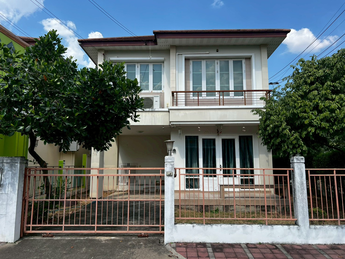 house with large plot of land, very big kitchen, suitable for company registration, pets allowed, located behind Central WestVille, 4 bedrooms, 3 bathrooms. house with large plot of land, very big kitchen, suitable for company registration, pets allowed, located behind Central WestVille, 4 bedrooms, 3 bathrooms.
