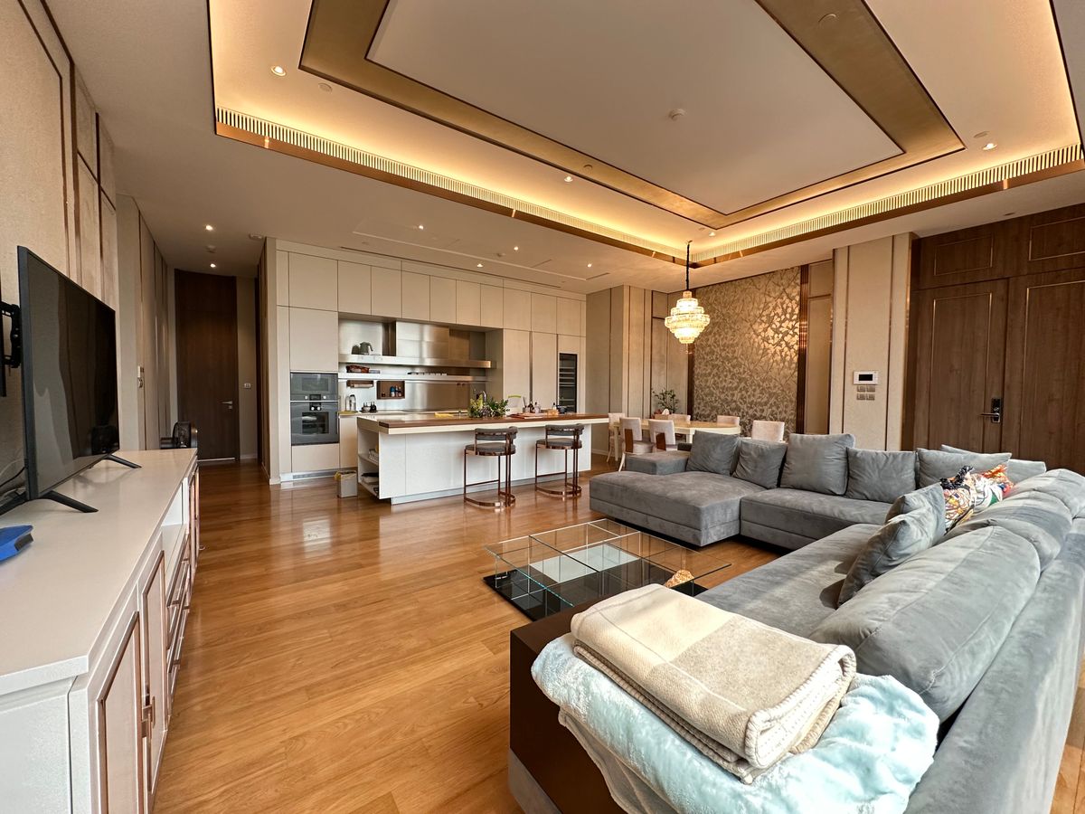 Stunning 3-Bedroom Condo for Sale with Magnificent Lumpini Park View at Sindhorn Lumpini Stunning 3-Bedroom Condo for Sale with Magnificent Lumpini Park View at Sindhorn Lumpini