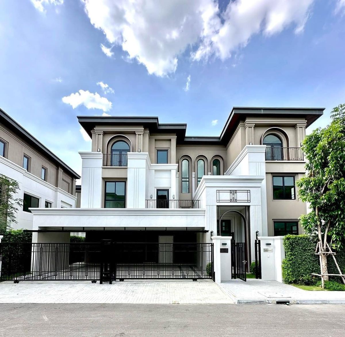 🏡 ขาย/ให้เช่า บ้านเดี่ยวสุดหรู Cinq Royal กรุงเทพกรีฑา 🎉🎉 บ้านใหม่ไม่เคยเข้าอยู่ พร้อมลิฟต์ส่วนตัว ตกแต่งครบทั้งหลัง พร้อมเข้าอยู่ได้ทันที