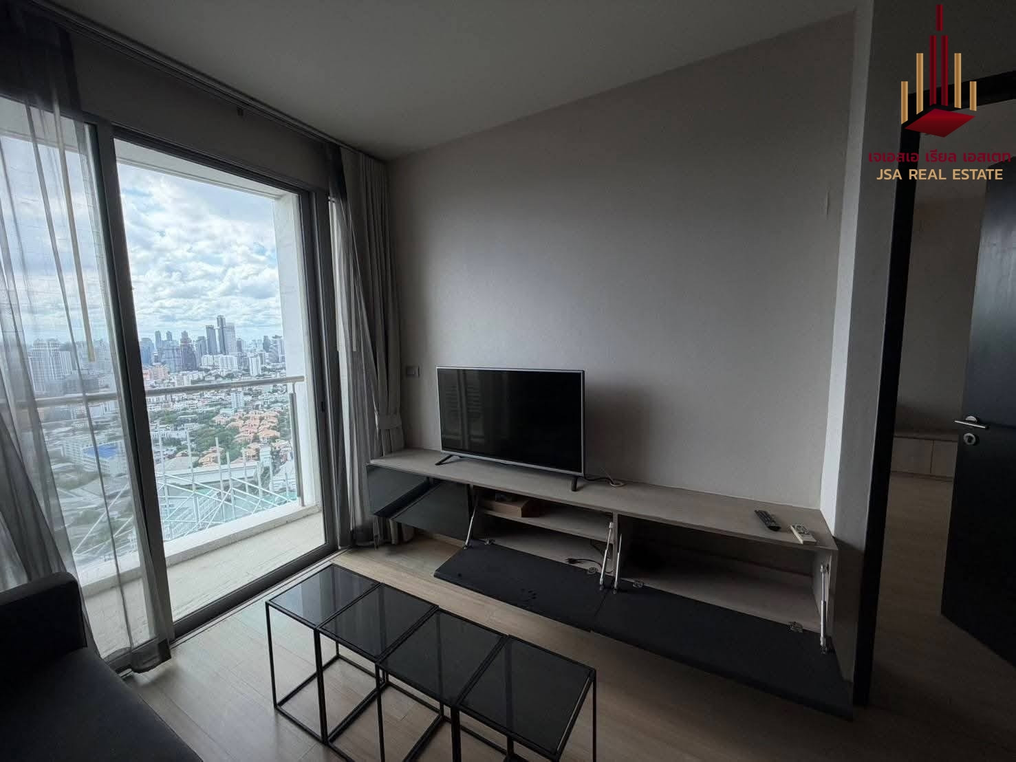 ✨ For Rent: Le Luk Condo ✨  💰 Only 35,000 THB/month