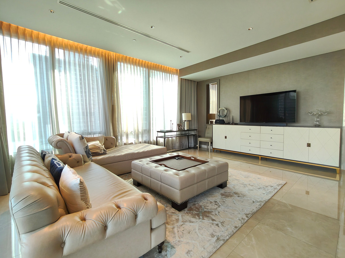Elegant Condo with Private Lift and Stunning Embassy View at Sindhorn Residence Elegant Condo with Private Lift and Stunning Embassy View at Sindhorn Residence