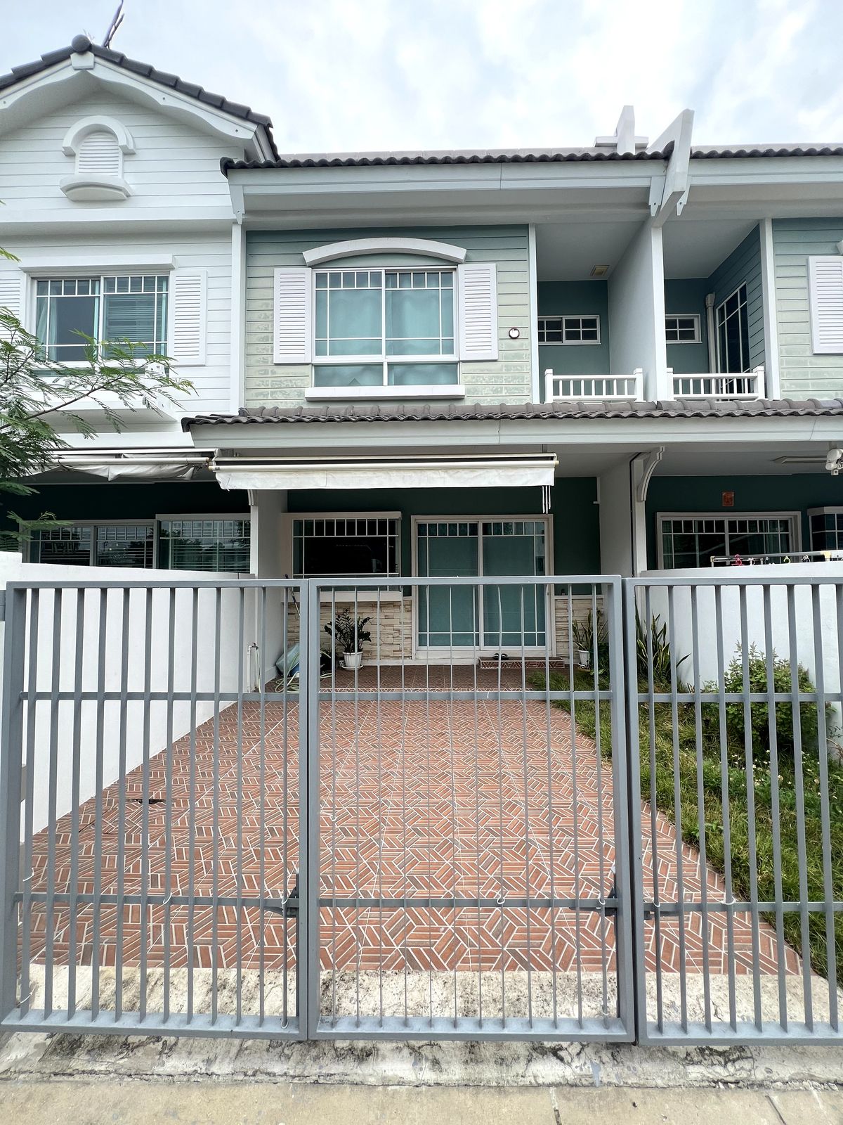 2-story townhome for rent, Indy Bangna project, km 7, beautiful and ready to move in, like getting a new home. 2-story townhome for rent, Indy Bangna project, km 7, beautiful and ready to move in, like getting a new home.