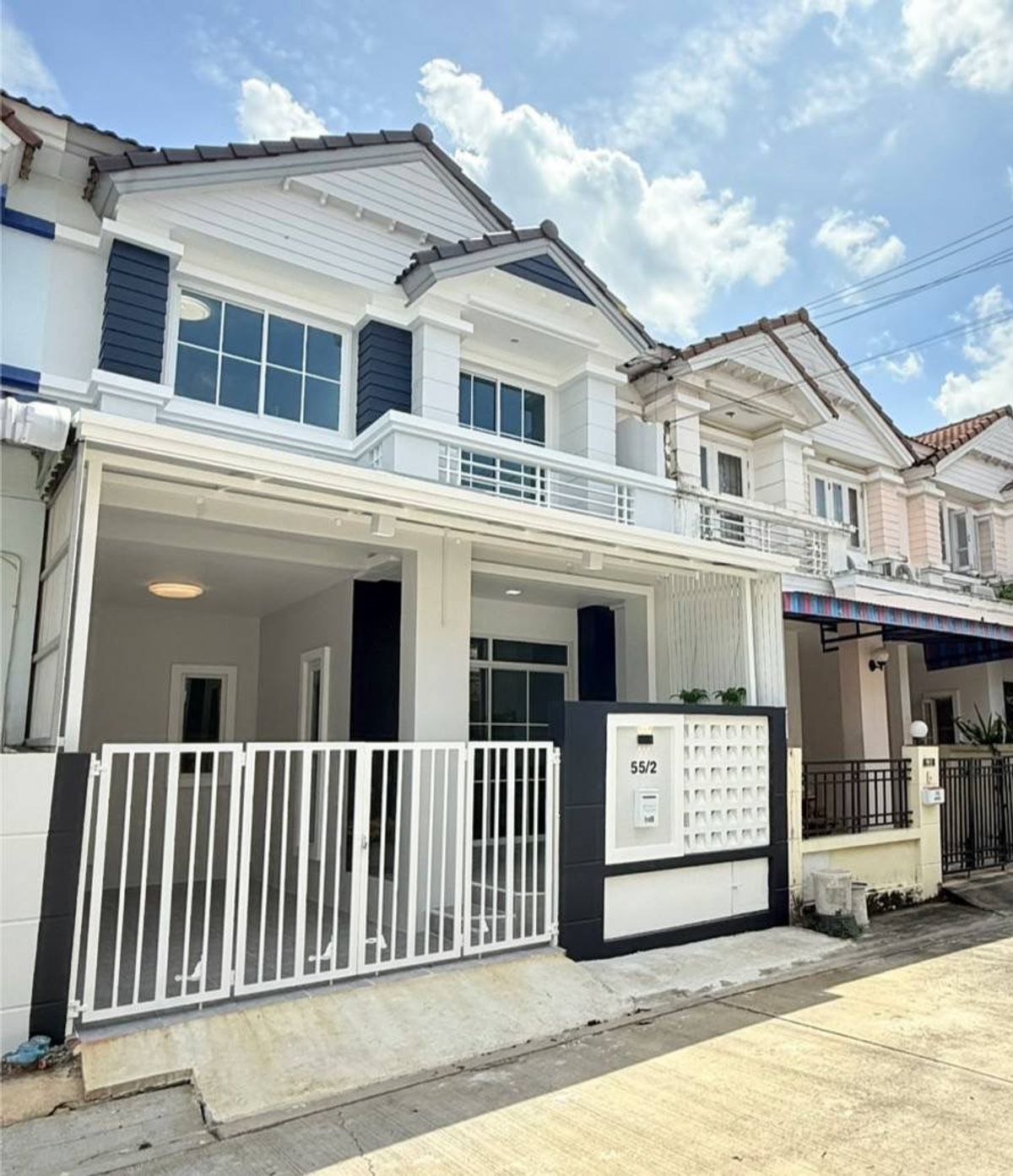 ขายบ้าน หมู่บ้านทิพย์พิมานการ์เด้น บ้านกล้วย–ไทรน้อย ทาวน์เฮ้าส์ 2 ชั้น ตกแต่งใหม่ สวยพร้อมอยู่ แถมแอร์ 2 เครื่อง ปั๊มน้ำ + แทงค์น้ำ และเฟอร์นิเจอร์ครบเซ็ต ราคาเพียง 1.99 ล้านบาท ฟรีโอน – รูปที่ 2