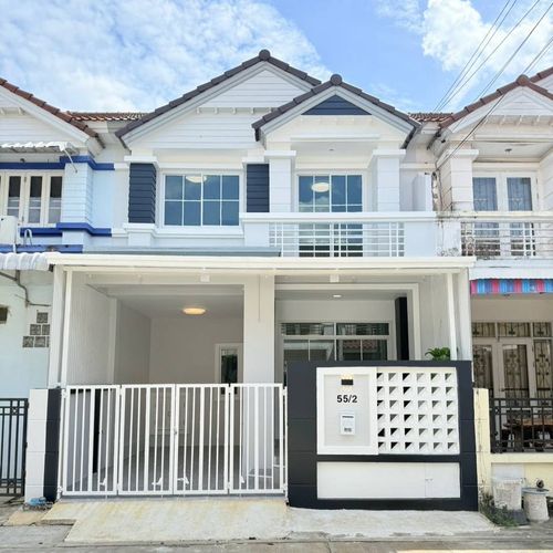 🏡 House for Sale – Thippiman Garden Village, Baan Kluai–Sai Noi Road Beautifully renovated 2-storey townhouse, move-in ready! Includes 2 air conditioners, water pump & tank, and a full set of furniture.
