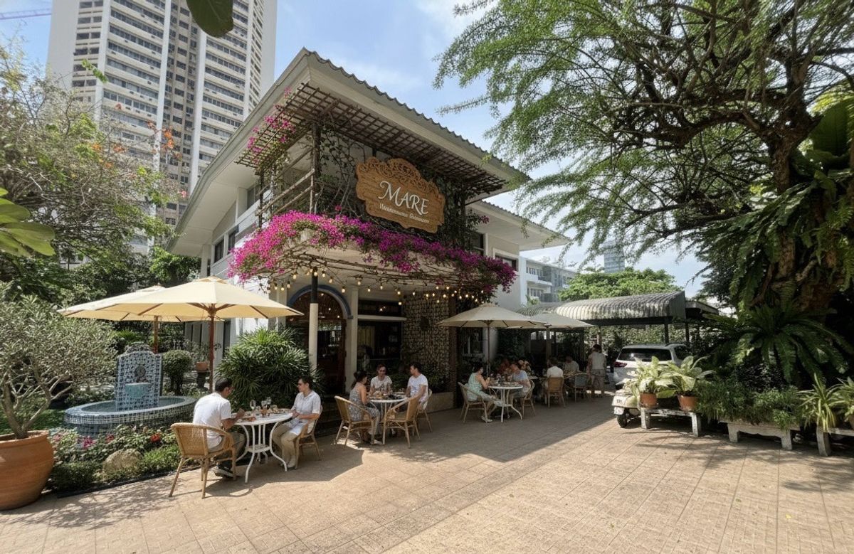 Single house for rent, Ekkamai, Sukhumvit 63, doing business, renting according to condition, tenant must have budget to renovate, house is not ready for use 093-031-6584 Single house for rent, Ekkamai, Sukhumvit 63, doing business, renting according to condition, tenant must have budget to renovate, house is not ready for use 093-031-6584
