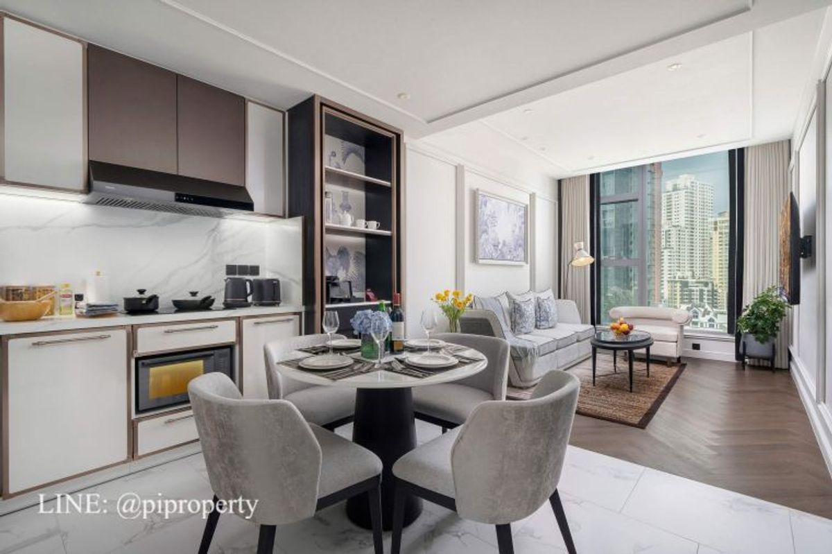 Luxurious French-style, fully-serviced apartment in Thonglor, offering luxurious living at affordable monthly rates. Luxurious French-style, fully-serviced apartment in Thonglor, offering luxurious living at affordable monthly rates.