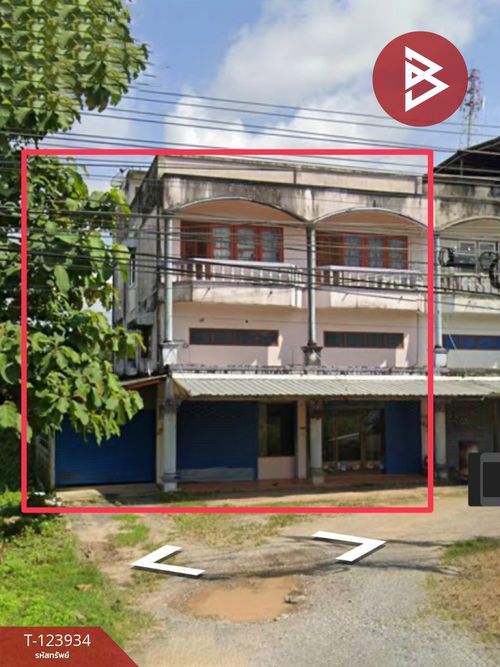 Commercial building for sale, 2 and a half floors, area 32 square meters, Makham District, Chanthaburi Province.