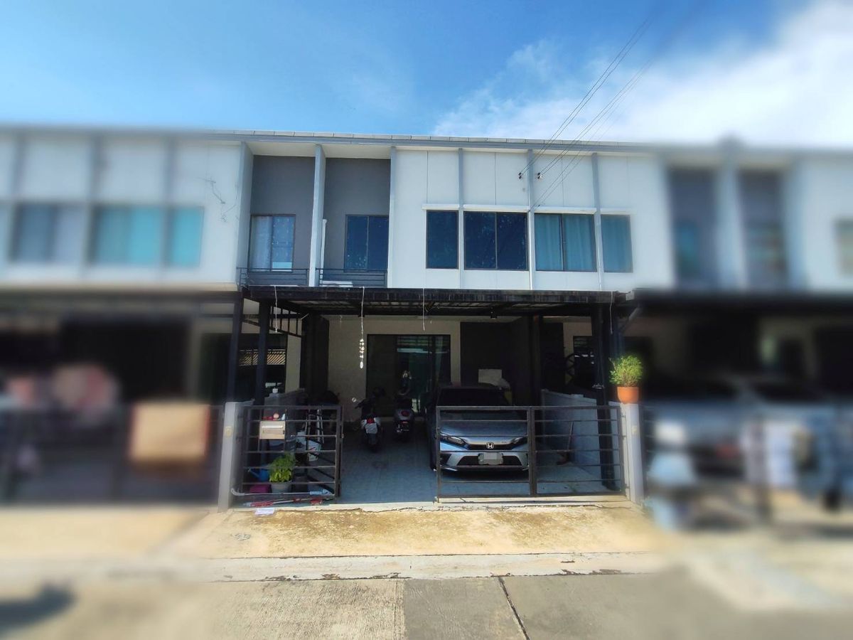 Spacious Home with Separate Kitchen and Extra Room!!! For Sale: 2-Storey Townhome at Pleno Chaiyaphruek – Chaengwattana Located in Khlong Phra Udom, Pak Kret, Nonthaburi Land size: 25.1 sq.wah | Usable area: 114 sq.m. Spacious Home with Separate Kitchen and Extra Room!!! For Sale: 2-Storey Townhome at Pleno Chaiyaphruek – Chaengwattana Located in Khlong Phra Udom, Pak Kret, Nonthaburi Land size: 25.1 sq.wah | Usable area: 114 sq.m.