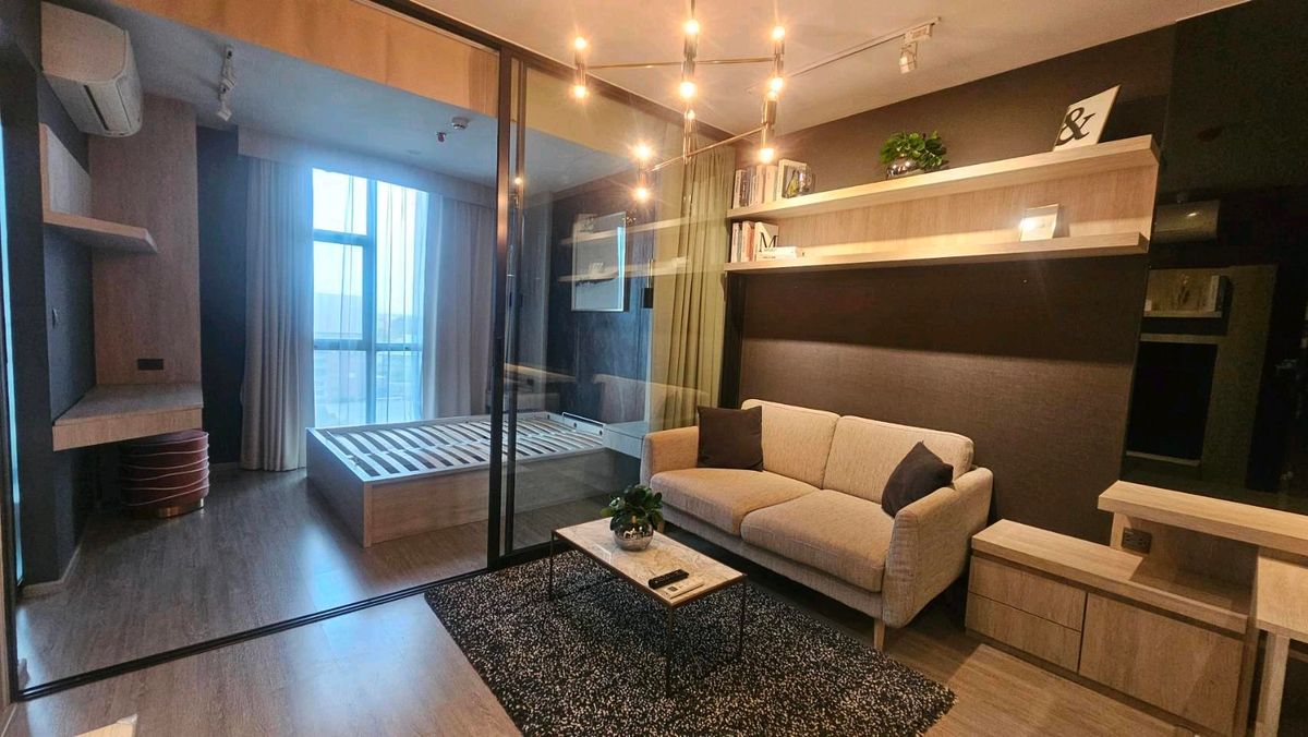 Condo for rent, Rhythm Ekkamai, beautifully decorated, complete with furniture and electrical appliances, room size 35 sq m, on the 11th floor, only 330 meters from Ekkamai BTS station, next to the parklane project, there are restaurants, coffee shops, ea