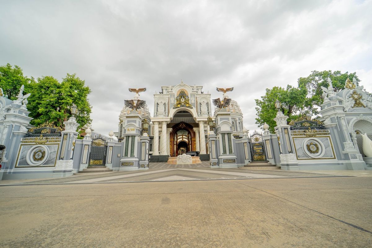 For Sales ✨ Brand-New Luxury Mansion ✨ land area 2 rai 68.5 sq.wah, 🛌 4 bedrooms, 🪑 5 living Rooms, 🛁 15 bathrooms, 🚕 20 car parking 📍 Phutthamonthon Sai 3