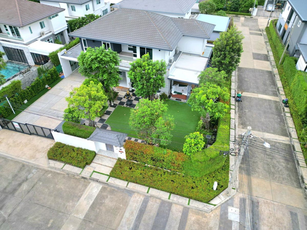 The newest house in the project, ready to move in, Manthana Lake Watcharapol Sai Mai, Sukhapiban 5, can enter and exit in 2 ways. The newest house in the project, ready to move in, Manthana Lake Watcharapol Sai Mai, Sukhapiban 5, can enter and exit in 2 ways.