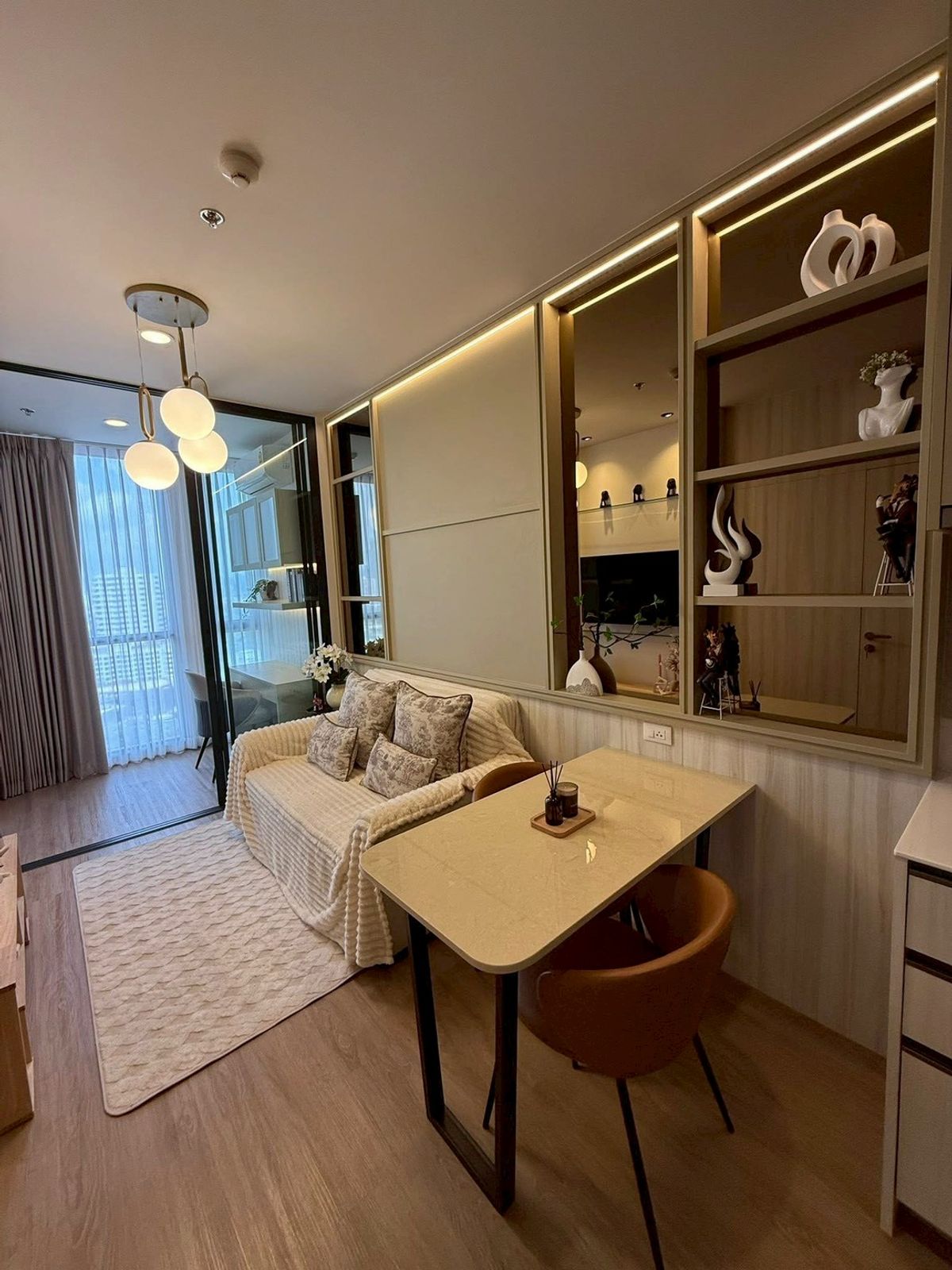 ST313 ให้เช่าคอนโด The Issara Sathorn คอนโดหรูใจกลางสาทร พร้อมห้องทำงานส่วนตัว ชั้นสูง วิวเมืองโปร่งโล่ง ใกล้ BTS ช่องนนทรี – รูปที่ 3