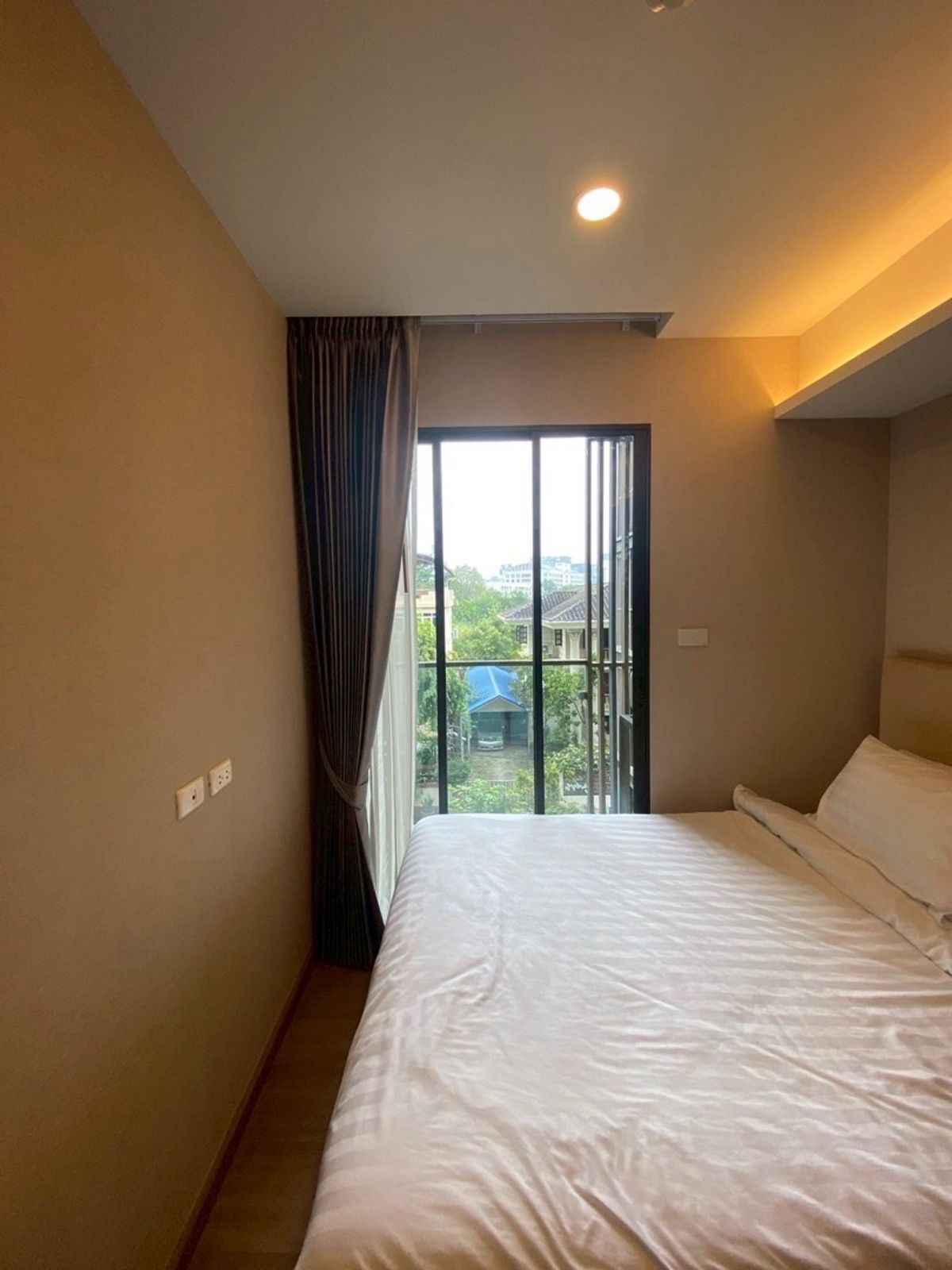 For sale with tenant, Yield 7.7%, Condo Llyoud soonvijai, garden view room , near Bangkok Hospital, 450 meters, 9.3 million, transfer half each. For sale with tenant, Yield 7.7%, Condo Llyoud soonvijai, garden view room , near Bangkok Hospital, 450 meters, 9.3 million, transfer half each.
