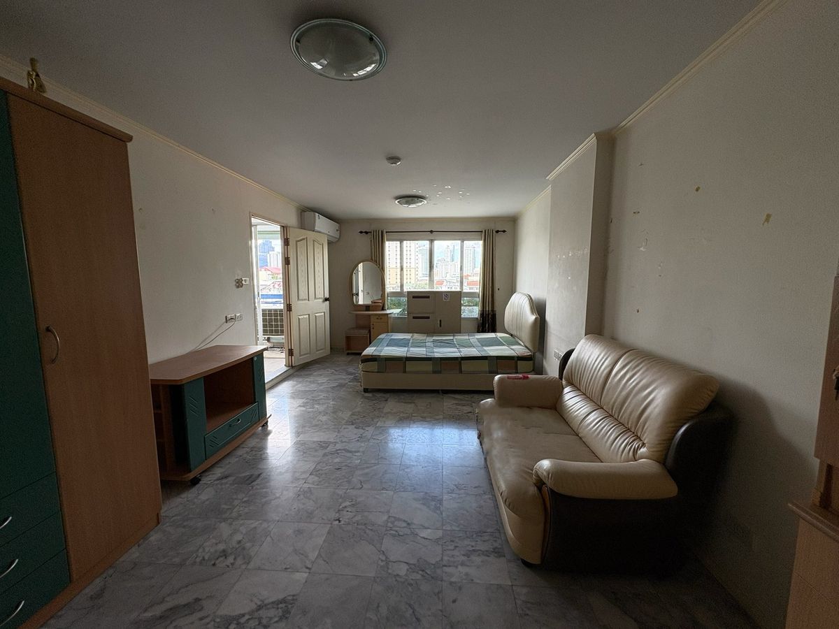 Corner unit, Fully furnished, Separate kitchen, bathroom, and balcony Corner unit, Fully furnished, Separate kitchen, bathroom, and balcony