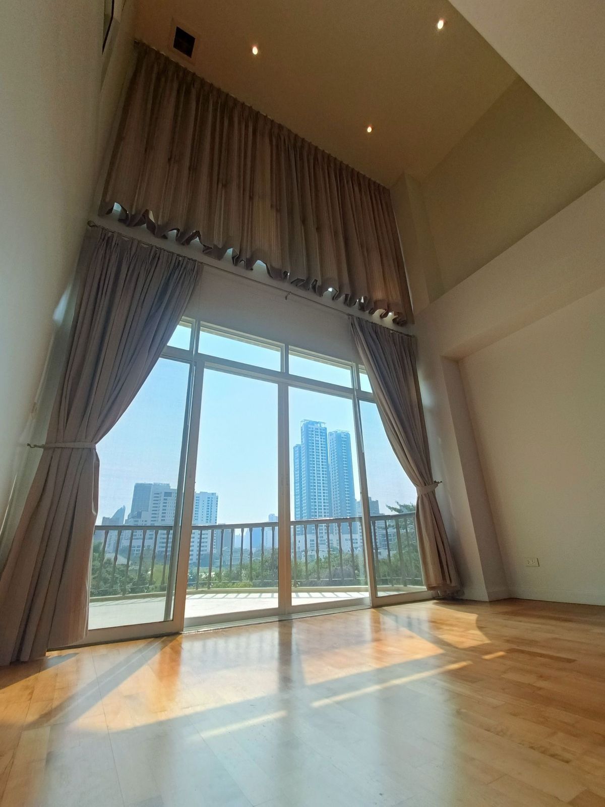The Cadogan Private Residence Duplex Penthouse Sukhumvit 39 The Cadogan Private Residence Duplex Penthouse Sukhumvit 39
