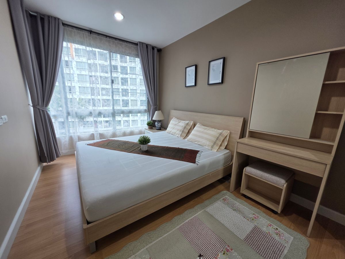 Beautifully decorated room, garden view, pool, no afternoon sun.  Suitable for own living or renting out.