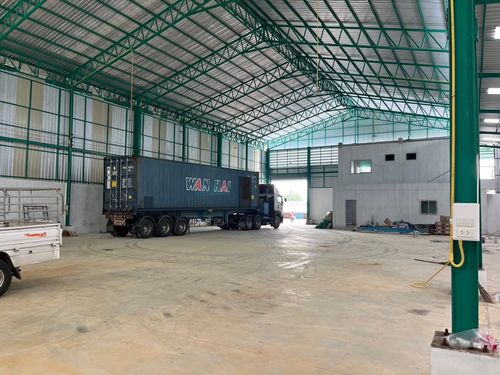 ปล่อยเช่า 🏭 โรงงาน + ออฟฟิศ 2 ชั้น 📏 พื้นที่ 1,000 ตรม 🚛 รถใหญ่เข้าออกได้ทุกชนิด ⛳  พระรามสอง ขาออก กม 42 สมุทรสาคร