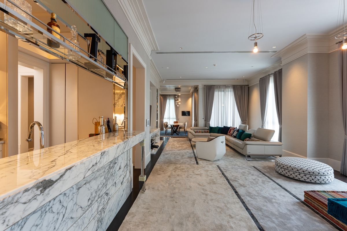 ❖ Nice Decoration ❖ ชั้น 15+ ขนาด 292.10 ตร.ม. | 2 ห้องนอน ตกแต่งครบ | คอนโดใกล้ เซ็นทรัล เอ็มบาสซี เพียง 1 นาที, BTS เพลินจิต 3 นาที ❖ Nice Decoration ❖ ชั้น 15+ ขนาด 292.10 ตร.ม. | 2 ห้องนอน ตกแต่งครบ | คอนโดใกล้ เซ็นทรัล เอ็มบาสซี เพียง 1 นาที, BTS เพลินจิต 3 นาที