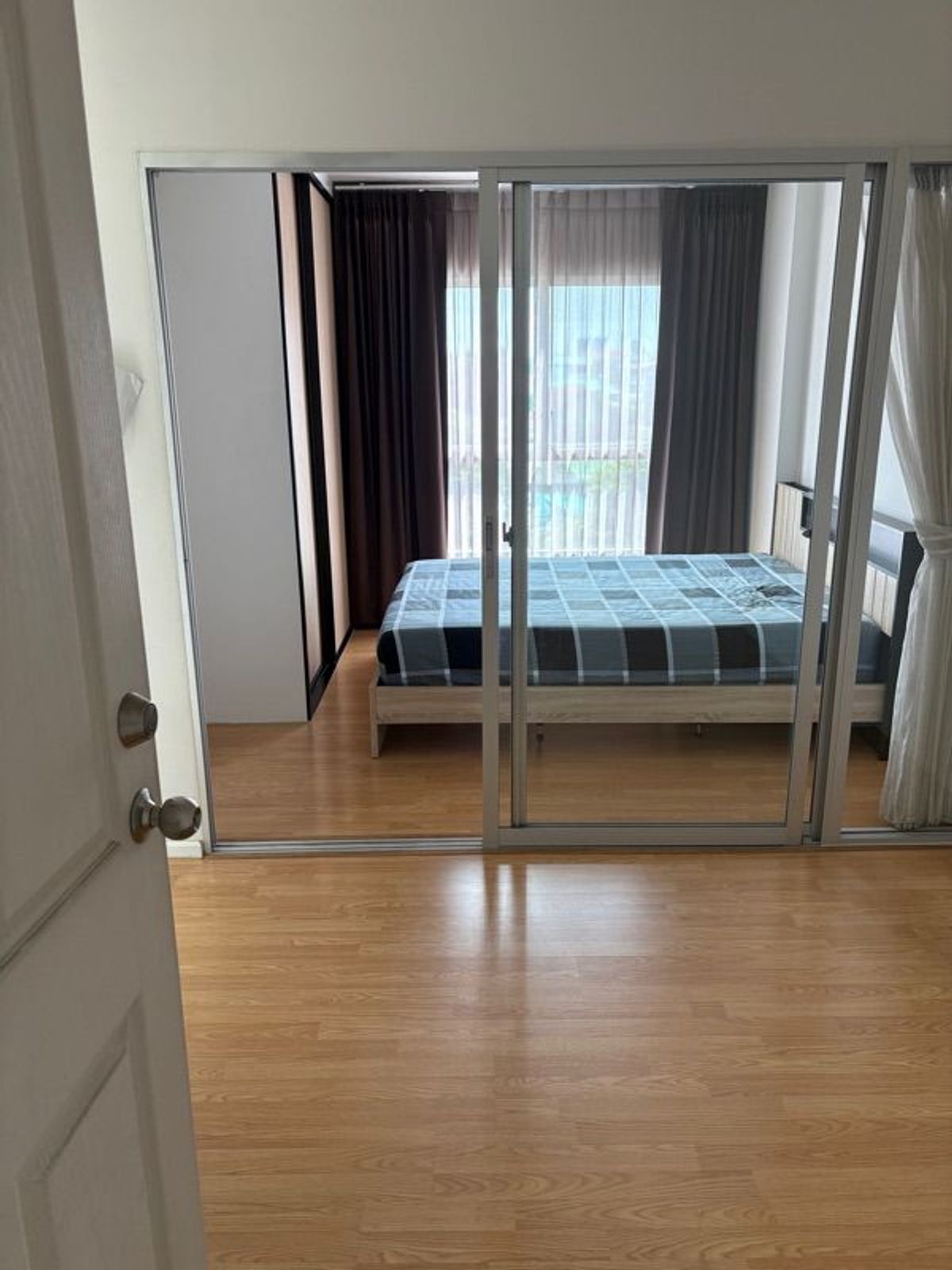 (Code SM1508) Condo for sale: The parkland lite sukhumvit - paknam. The Parkland Lite Sukhumvit - Paknam has 2 air conditioners and a bed. (Code SM1508) Condo for sale: The parkland lite sukhumvit - paknam. The Parkland Lite Sukhumvit - Paknam has 2 air conditioners and a bed.
