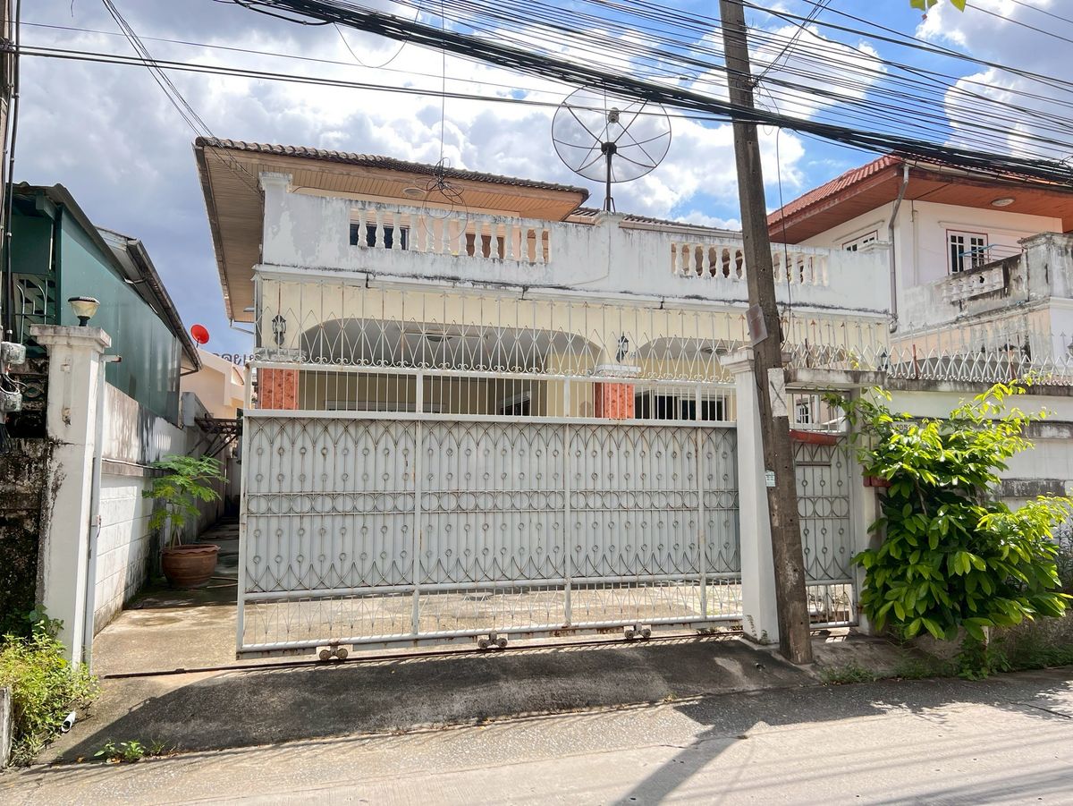 ขายบ้านเดี่ยว 2 ชั้น ซอยจรัญ 46 (เลยวัดทอง) — 10 ล้านบาท