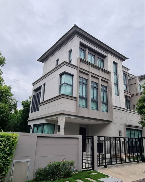 ขาย บ้านแฝด The Sonne ศรีนครินทร์-บางนา 3 ชั้น เนื้อที่ 48.4 ตร.ว. พื้นที่ใช้สอย 245 ตร.ม. 4 ห้องนอน 4 ห้องน้ำ ที่จอดรถ 2 คัน