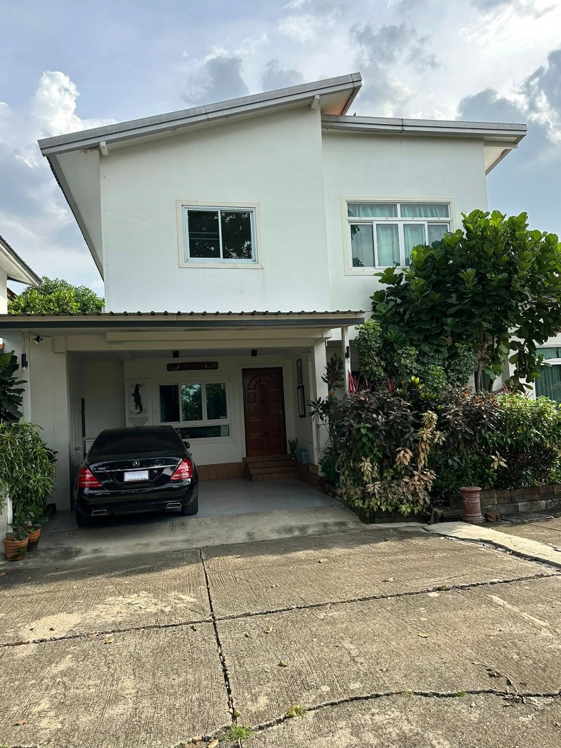 🔥Urgent Sale🔥 2-story detached house for sale + free Benz S 300, fully furnished, ready to move in (last house is private)