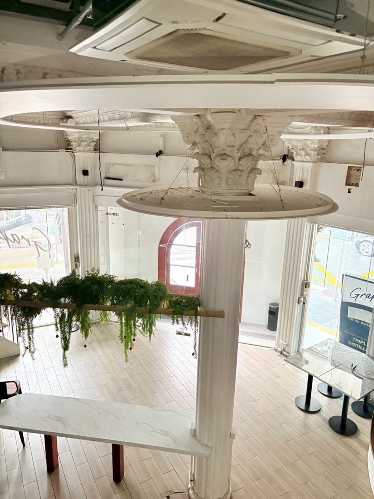 Commercial building for sale on Phahon Yothin Road, near monuments, near the BTS, near Soi Ari. Commercial building for sale on Phahon Yothin Road, near monuments, near the BTS, near Soi Ari.