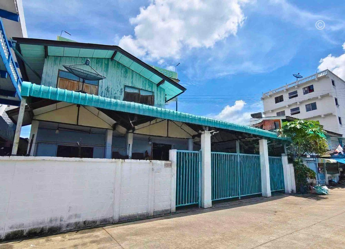 Land for sale 49 sq m with buildings, Soi Suksawat 76. Land for sale 49 sq m with buildings, Soi Suksawat 76.