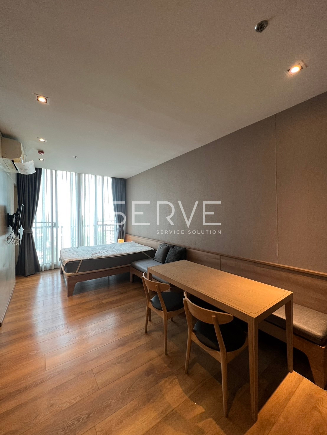 🔥18K🔥- Studio Nice &amp; Cozy Style High Fl. 10+ Good Location Shuttle bus to BTS Close to The Emporium at Park Origin Phrom Phong Condo / For Rent