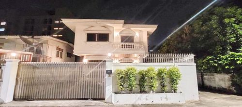 Near MRT, walking distance HK0608♛For rent, detached house, 4 bedrooms⚝Thai language♜MRT Sutthisan ∞099-5919653,065-9423251▚Line@sureresidence