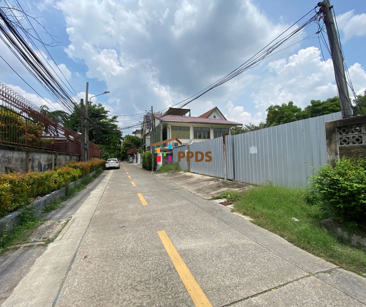 ไม่ต้องมองหาที่ดินแปลงอื่นอีกแล้ว! ที่นี่คือ ที่สุดของทำเลทอง สำหรับสร้างบ้านหรูใจกลางสุขุมวิท 71 ที่คุณรอคอย! – รูปที่ 2