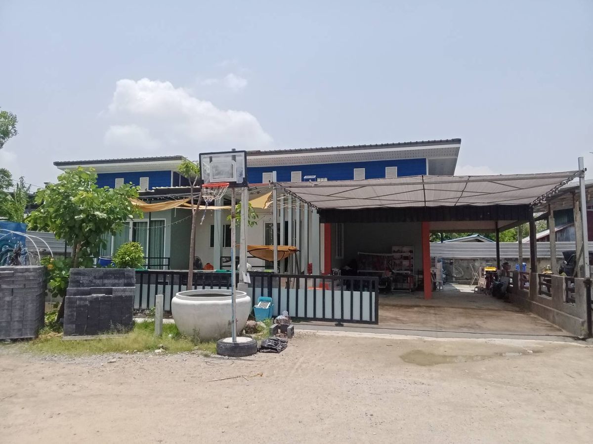 Land for sale and rent with buildings, 2 and a half storey commercial building and surrounding area, Sa Bot Subdistrict, Sa Bot District, Saraburi Province.
