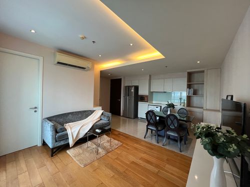 Condo for rent, 2 bedrooms, 2 bathrooms, spacious room, beautiful, good view, fully furnished, ready to move in, near BTS Phrom Phong.