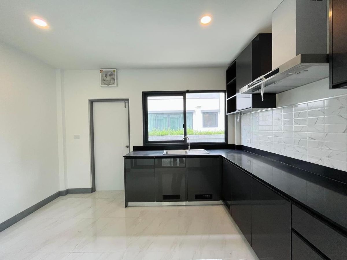 P-2818 ขายด่วน ! บ้านเดี่ยว The City Sukhumvit-Onnut บ้านเปล่า P-2818 ขายด่วน ! บ้านเดี่ยว The City Sukhumvit-Onnut บ้านเปล่า