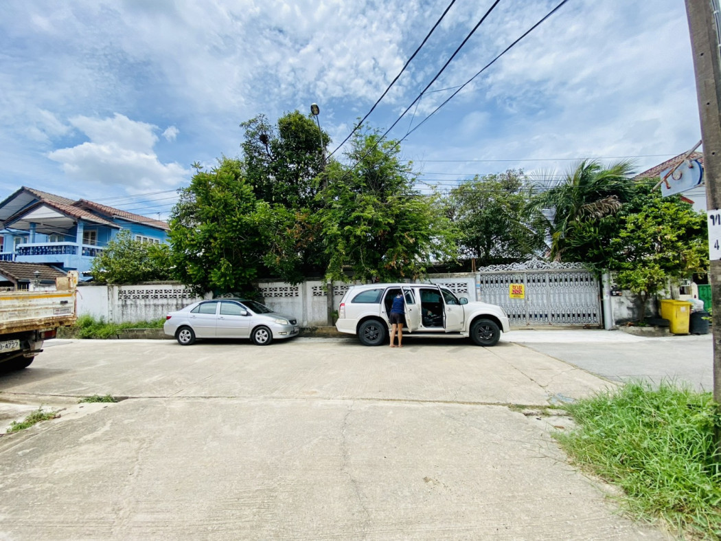 Single house for sale, Nong Khaem, Phetkasem 79 yaek 15, usable area 212 sq m, size 1 ngan 3.9 sq wa, convenient transportation