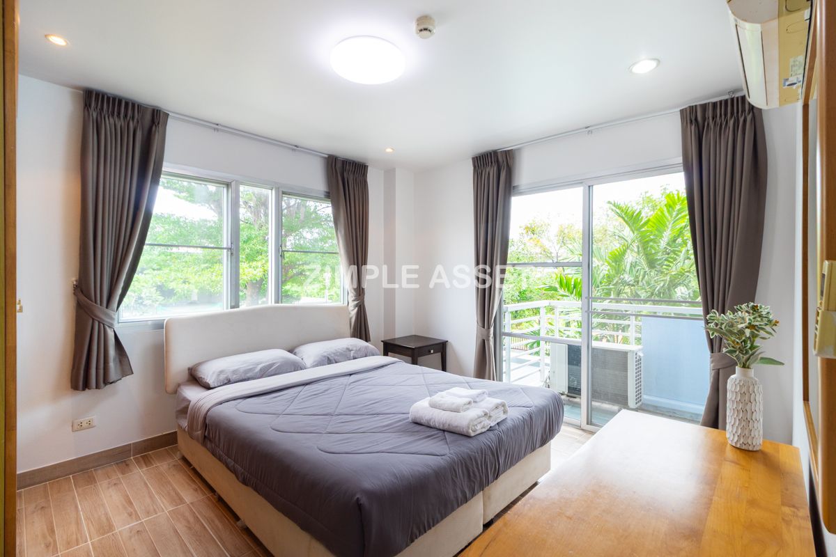 Line ID: @zimple_asset  Apartment style Condo on Srinakarin Road, Spacious and fully furnished rooms in a peaceful and secure environment, featuring a swimming pool. Conveniently located near MRT Hua Mak. Short-term rentals are also available.