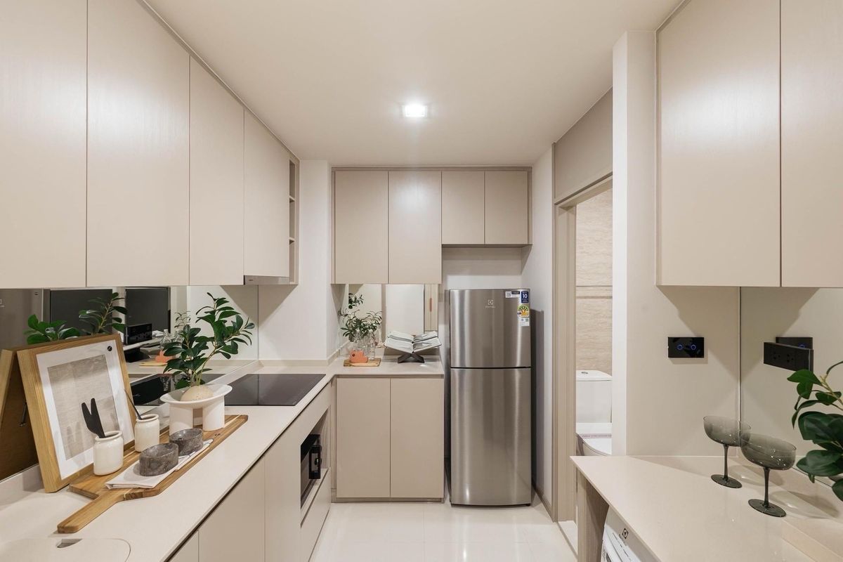 ห้องหลุด 𝗥𝗮𝗿𝗲 𝗨𝗻𝗶𝘁 𝟮 𝗕𝗲𝗱𝗿𝗼𝗼𝗺 | Reference Ekkamai ห้องหน้ากว้าง ได้ครัวปิด แปลนสวย ใกล้ BTS เอกมัย โทร.062-339-3663  – รูปที่ 3