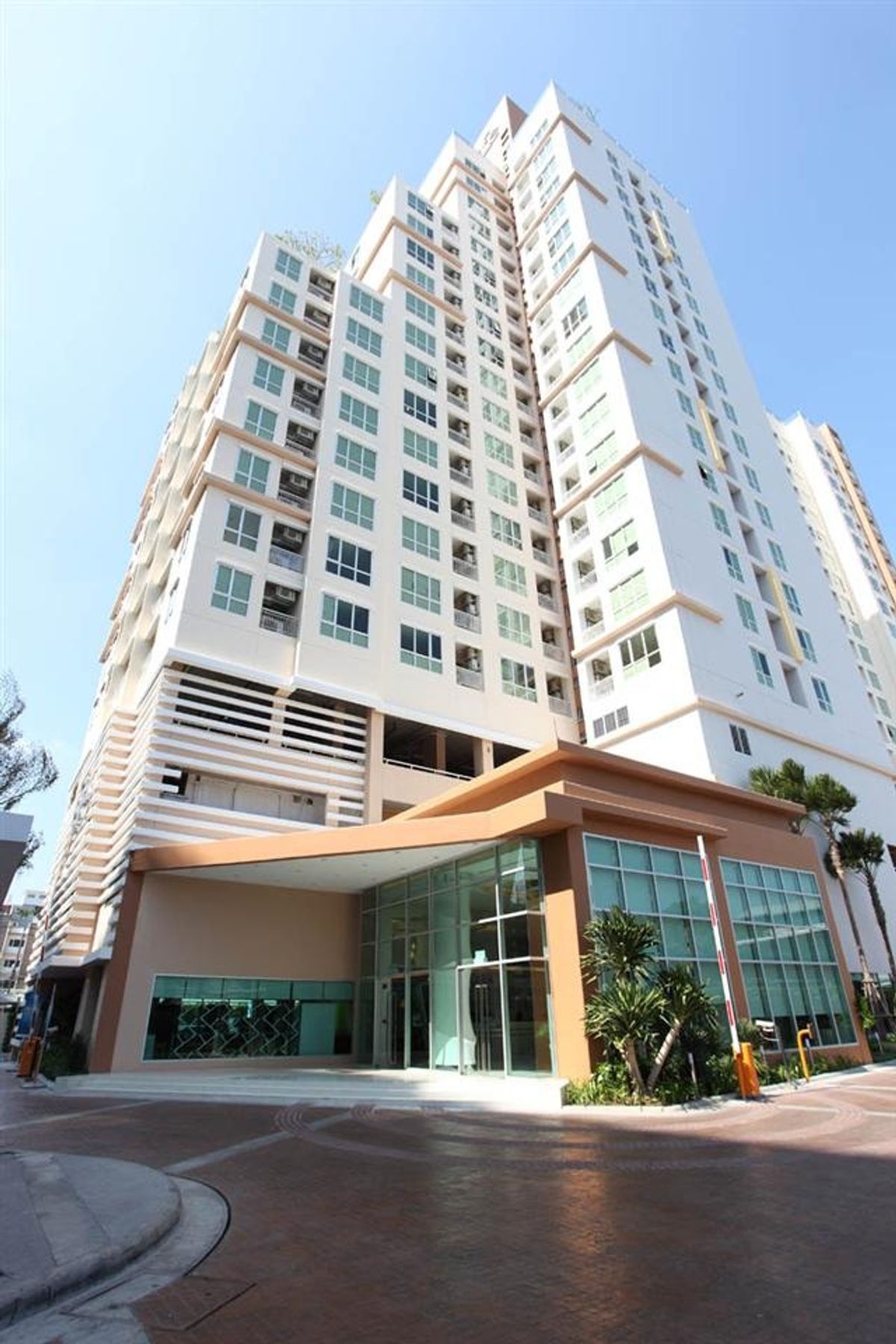 ✨ For Sale: Life @ Ratchada - Huaikwang Condo ✨ 💰 Only 3,000,000 THB ✨ For Sale: Life @ Ratchada - Huaikwang Condo ✨ 💰 Only 3,000,000 THB