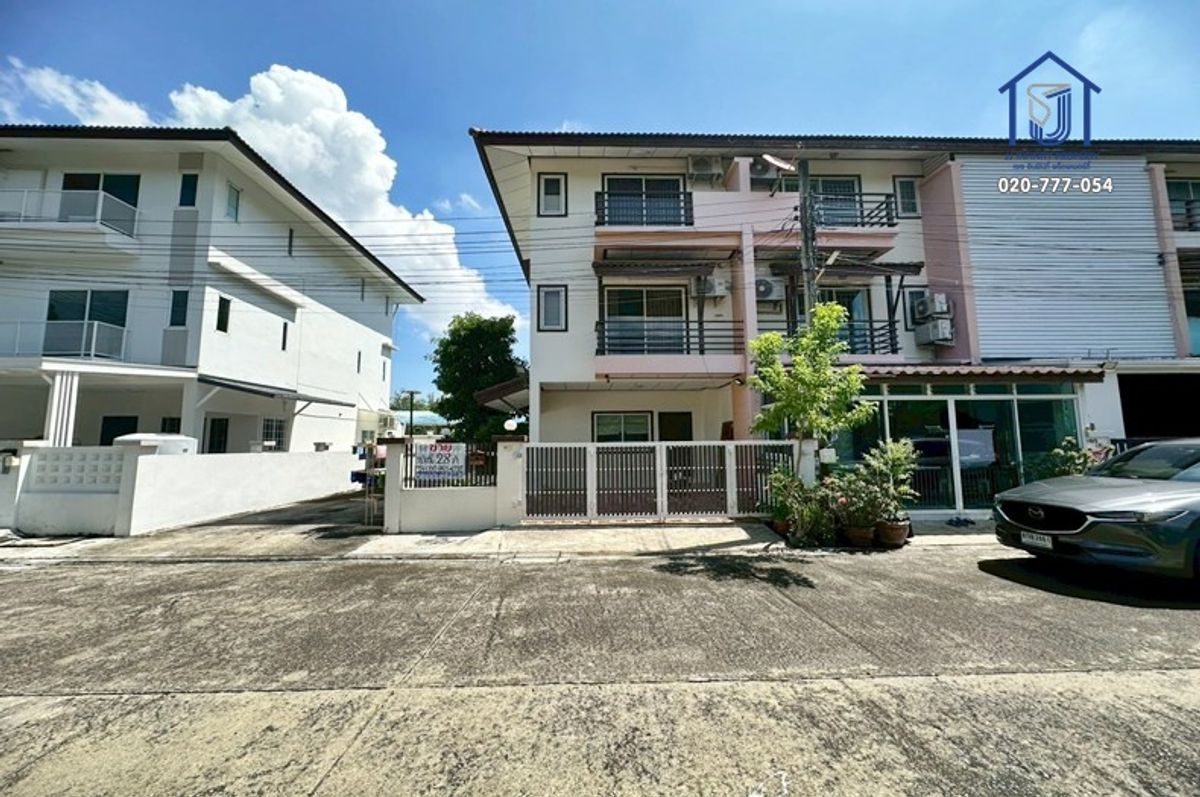 3-story townhome for sale, Yadarin Place Village, Permsin Road, near Ramintra-At Narong Expressway.