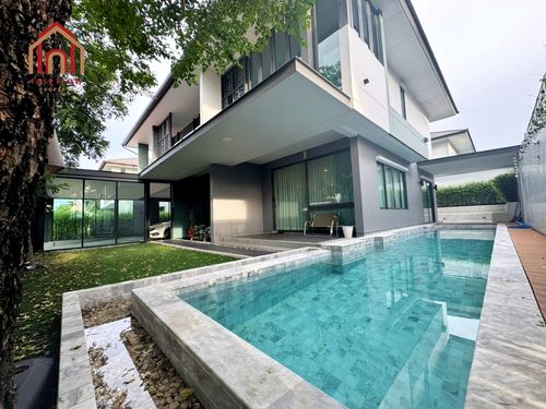 Lowest price in the project! Single-family home in Setthasiri Taweewattana on Sala Thammasop Road. Featuring a private swimming pool and air purification system throughout the home. Located near Mahidol University, Salaya Campus, and URA.