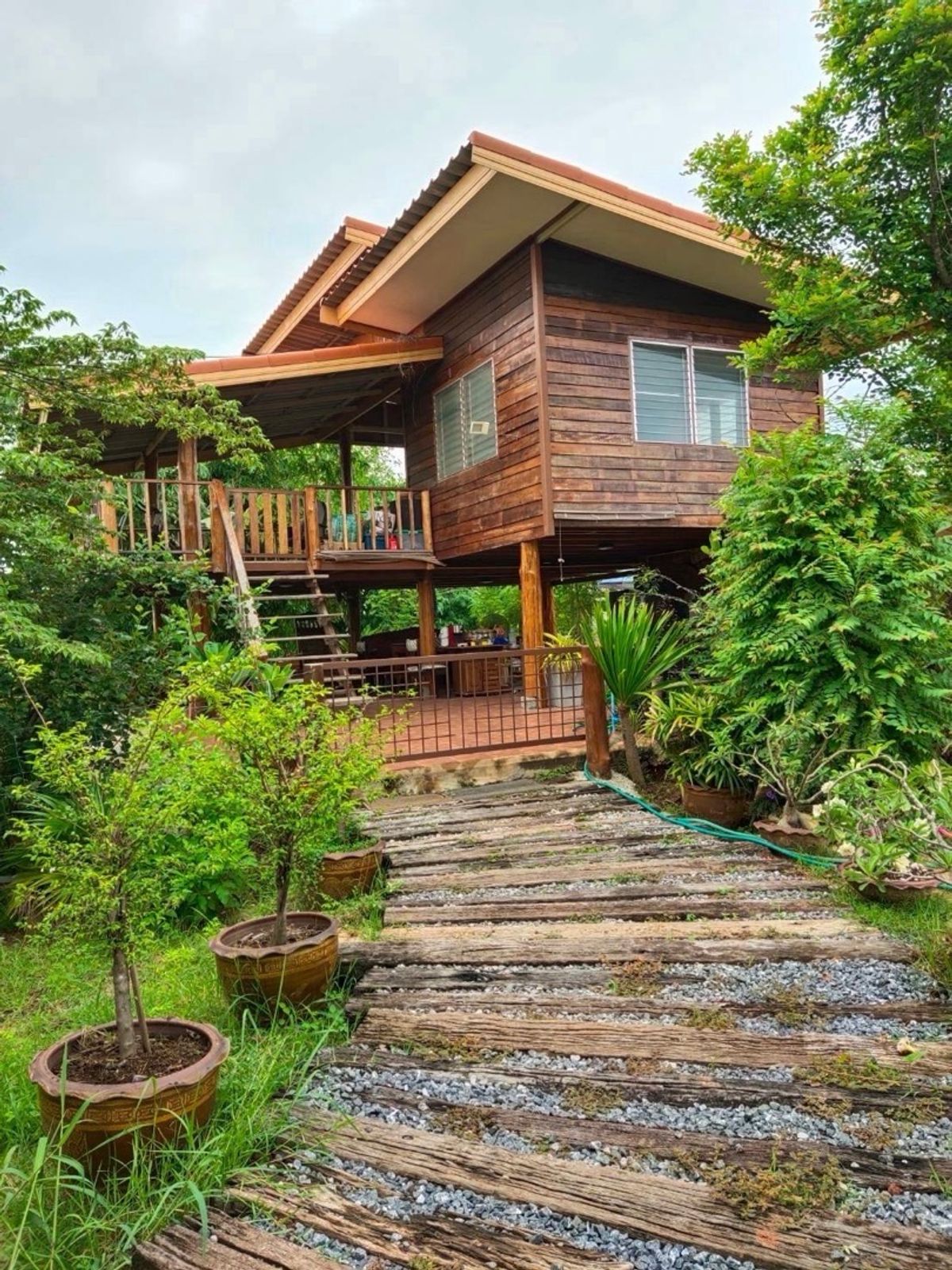 Garden house for sale, Mueang Udon Thani District, 3 rai 1 ngan.