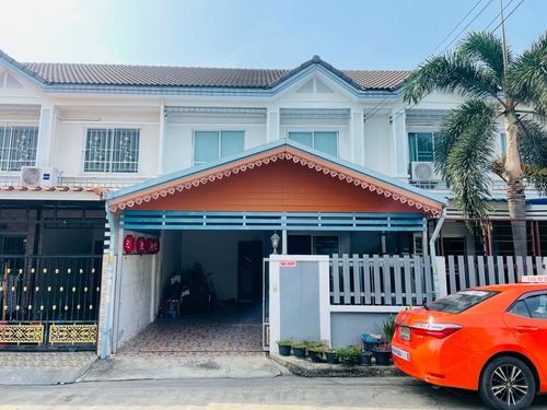 2-story townhouse for sale, 22.5 sq m., Soi 8, Sinthawee Thian Thale 2 Village. Near Central Rama 2