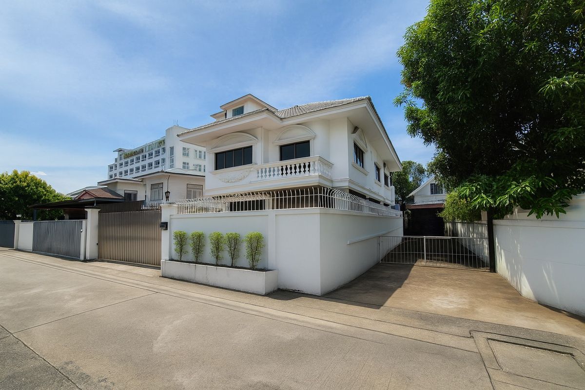 🏡 บ้านเดี่ยว / โฮมออฟฟิศให้เช่า ใจกลางห้วยขวาง เดินทางสะดวกเชื่อมต่อได้หลายเส้นทาง ✨ เหมาะสำหรับอยู่อาศัยหรือทำเป็นโฮมออฟฟิศ 🏡 บ้านเดี่ยว / โฮมออฟฟิศให้เช่า ใจกลางห้วยขวาง เดินทางสะดวกเชื่อมต่อได้หลายเส้นทาง ✨ เหมาะสำหรับอยู่อาศัยหรือทำเป็นโฮมออฟฟิศ