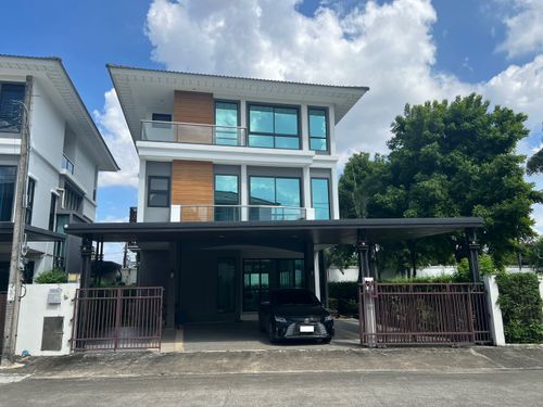 ขายบ้านเดี่ยว 3 ชั้น ศุภาลัย เอสเซ้นส์ ลาดพร้าว | บ้านใหญ่สวยพรีเมียม พื้นที่ใช้สอยกว่า 330 ตร.ม. ทำเลศักยภาพ ใจกลางลาดพร้าว ใกล้ MRT ลาดพร้าว 101 และเดอะมอลล์ บางกะปิ