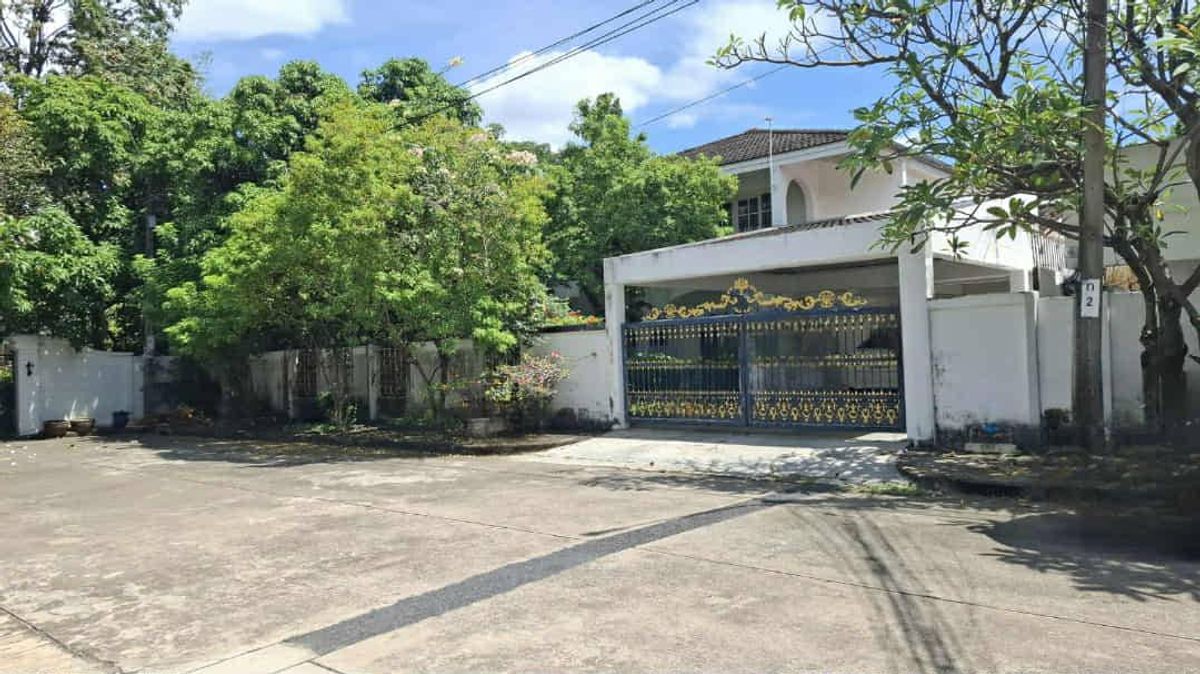 House for sale, luxury project, Panya Phatthanakan 30, quality commu