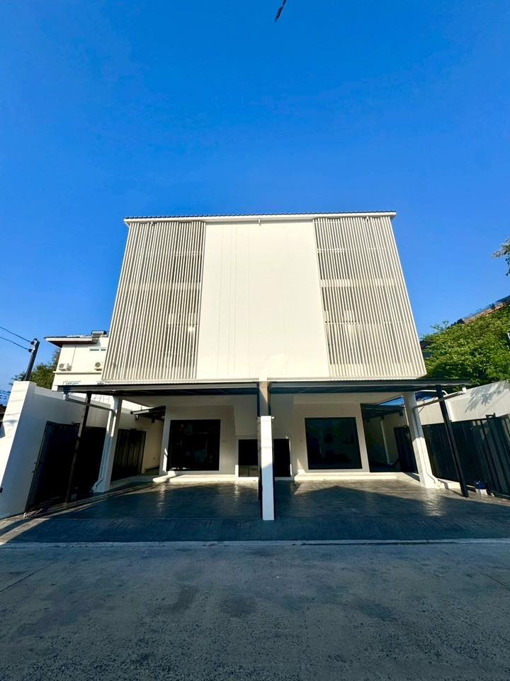 🔥🔥31767🔥🔥 ให้เช่าโฮมออฟฟิศ / บ้านแฝด 3 ชั้น  สไตล์ Modern Luxury ใหม่🌐𝐋𝐈𝐍𝐄 𝐈𝐃 : @𝐟𝐚𝐬𝐭𝐟𝐨𝐫𝐫𝐞𝐧𝐭𝐜𝐨𝐧𝐝𝐨 