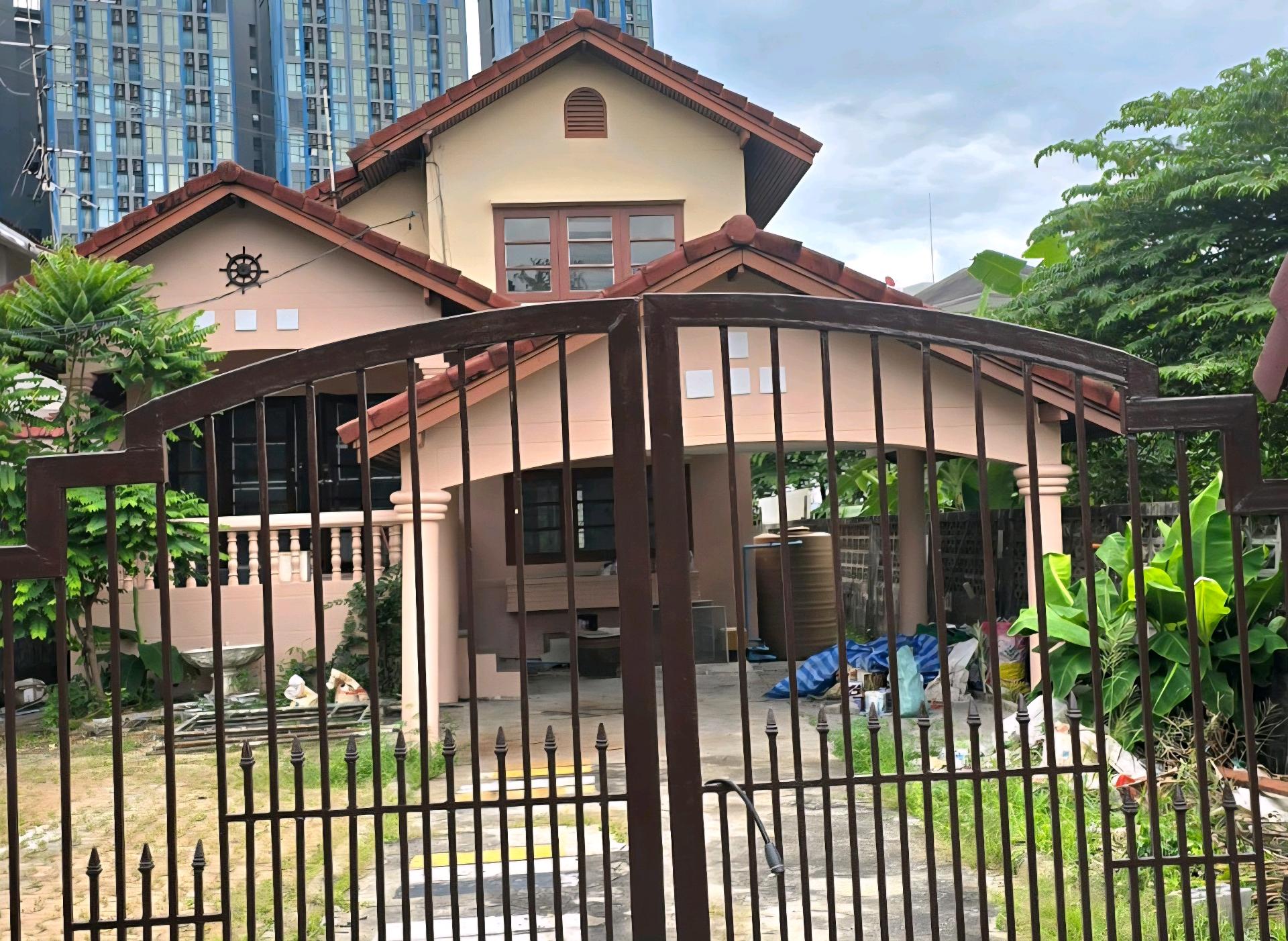 For rent, 2-story detached house, 100 sq m, 4 bedrooms, Ramintra Road, near Fashion Island.