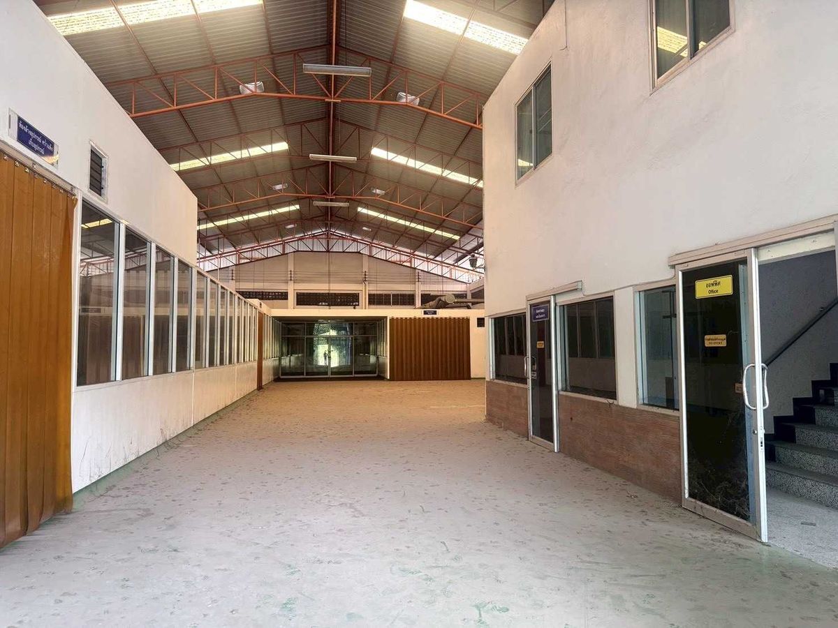Warehouse for Sale and Rent, Size 800 sqm, near Amata Nakorn Industrial Estate Warehouse for Sale and Rent, Size 800 sqm, near Amata Nakorn Industrial Estate