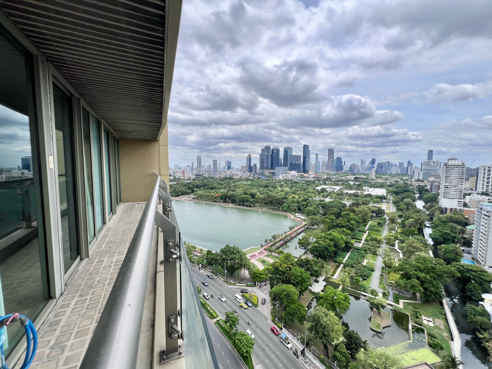 ✨ Rare Unit – Spectacular Lake & City Views ✨3 Bed 3 Bath 414.5 sqm ✨ Rare Unit – Spectacular Lake & City Views ✨3 Bed 3 Bath 414.5 sqm