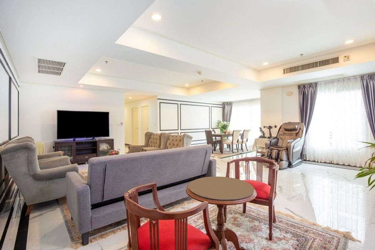 SALE Lovely Condo 3 Bedroom 181 sqm. @Sukhumvit 36 SALE Lovely Condo 3 Bedroom 181 sqm. @Sukhumvit 36